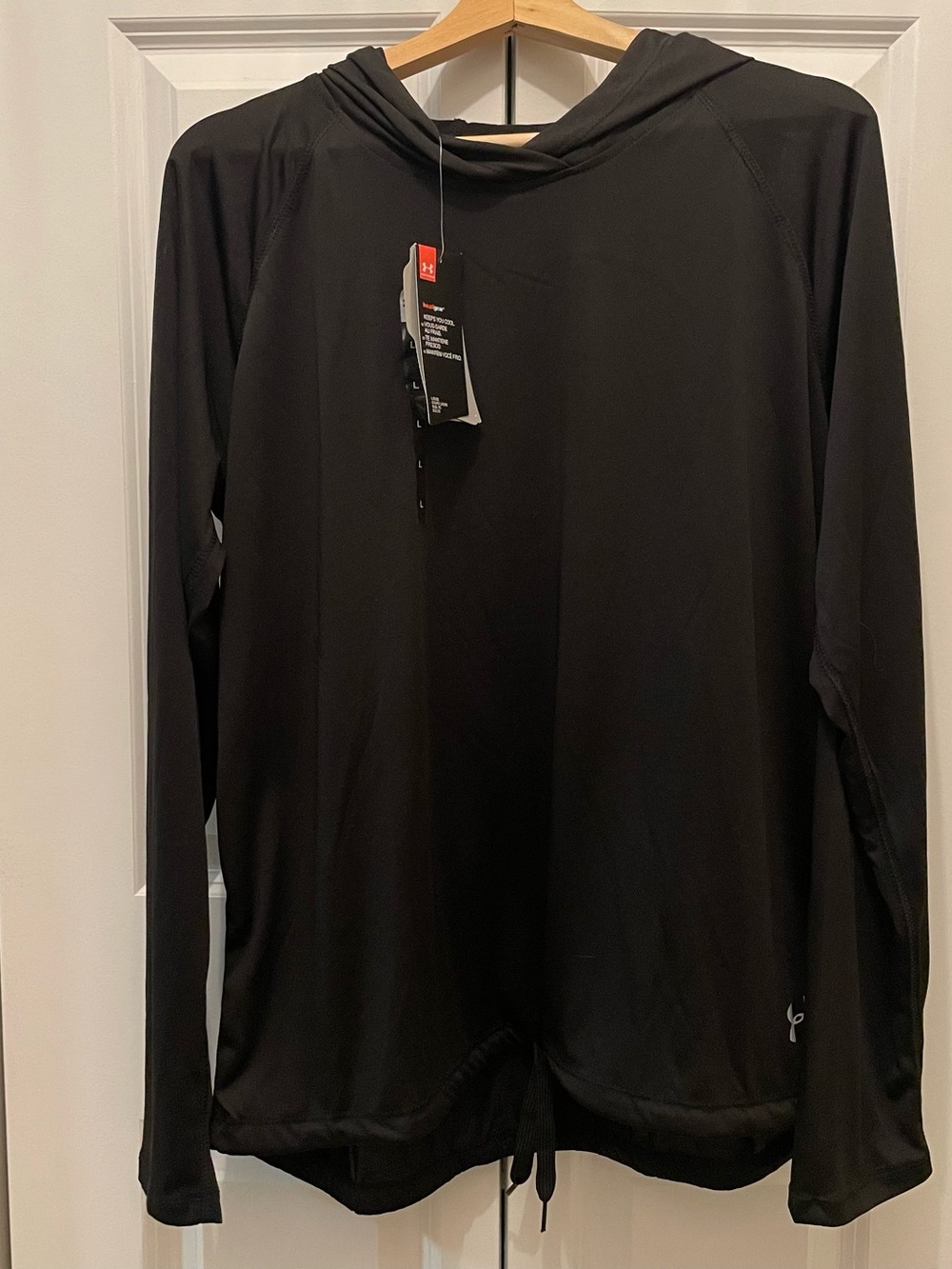 Under Armour women’s L long sleeve Hooded shirt NWT